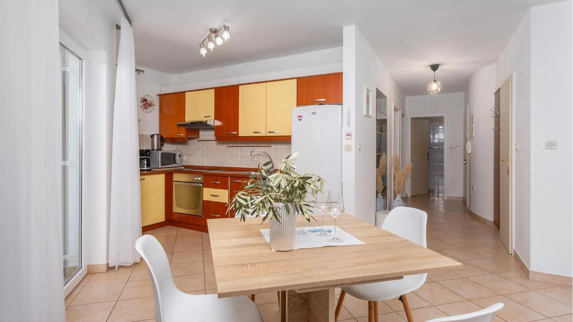 Cozy Apartment In Vantacici With House Sea View