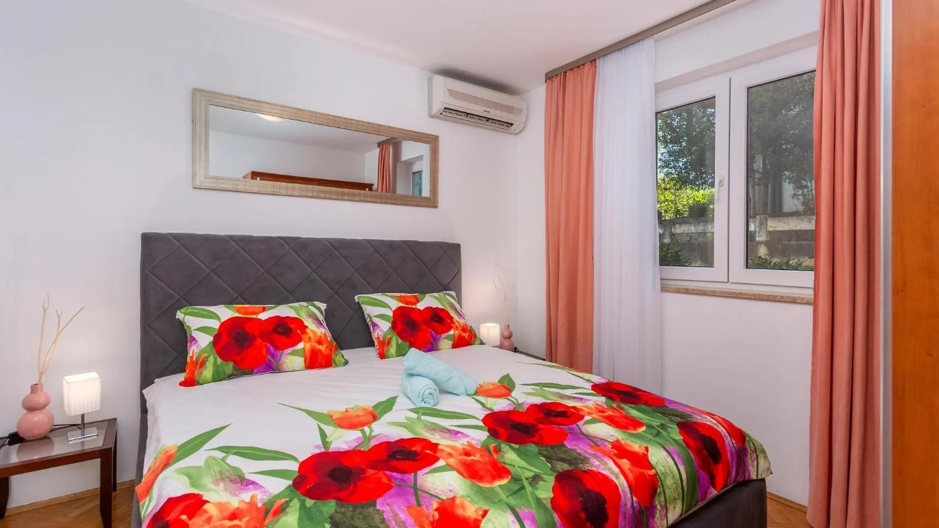 Cozy Apartment In Vantacici With House Sea View