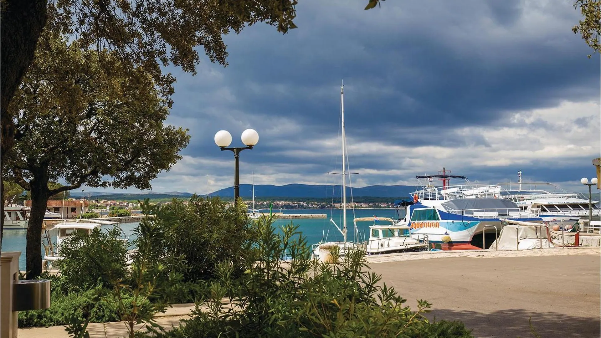 Cozy Apartment In Vantacici With House Sea View