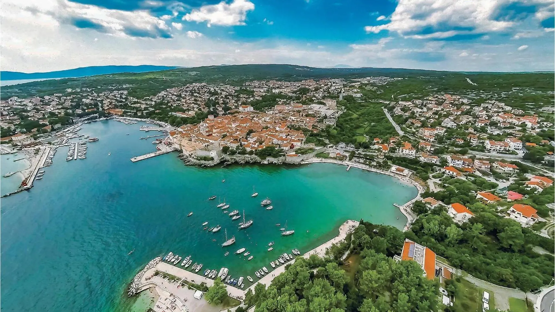 Cozy Apartment In Vantacici With House Sea View