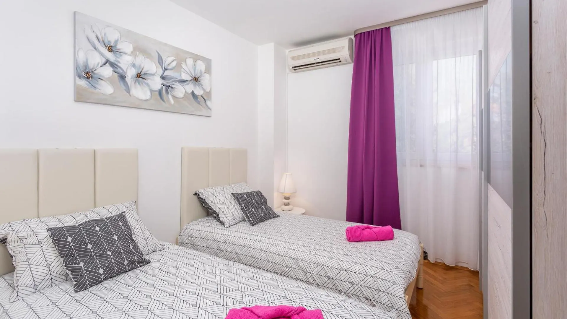 Cozy Apartment In Vantacici With House Sea View
